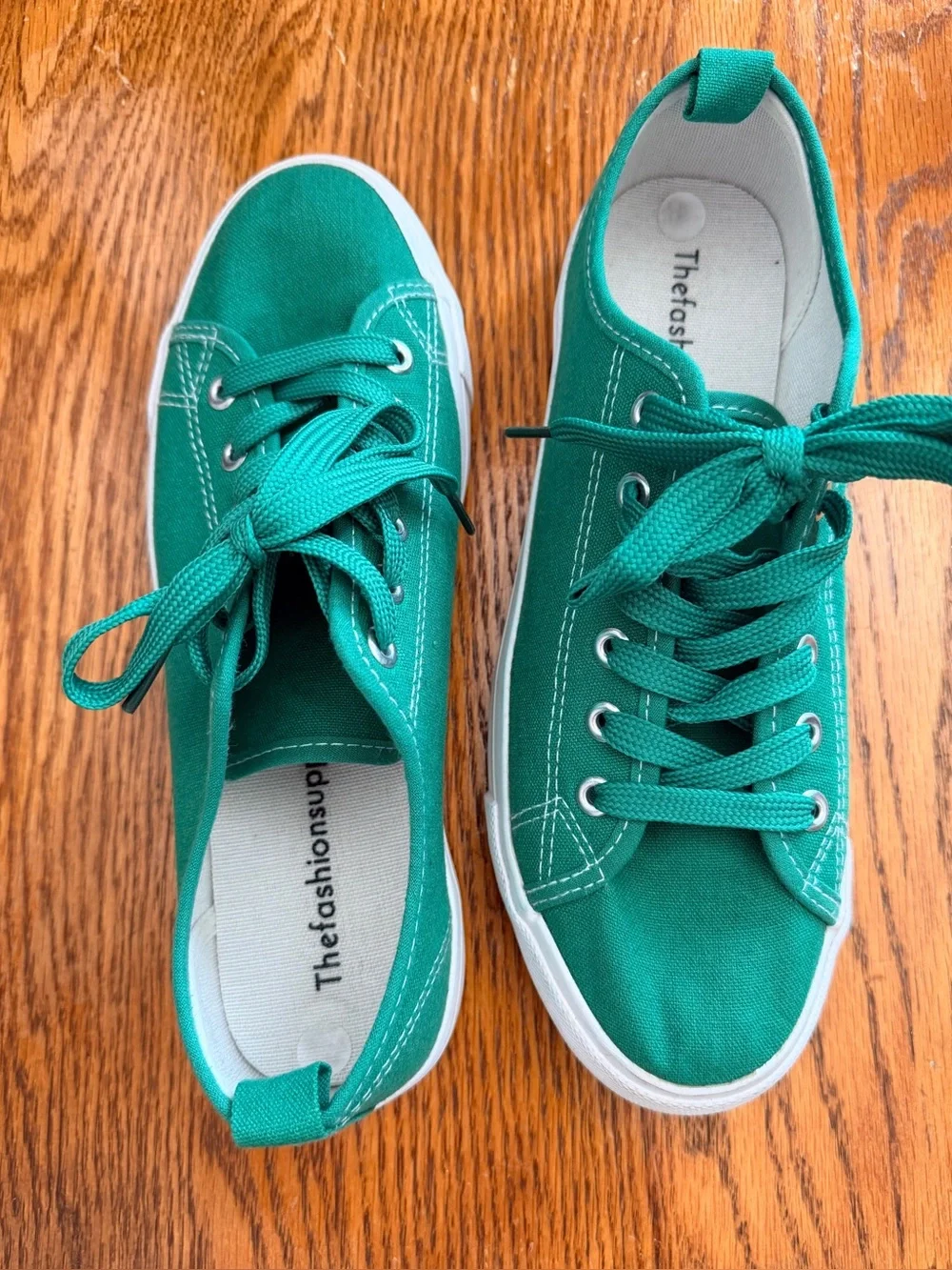 The Fashion Supply Green Canvas Lace-Up Sneakers Women’s Size 8